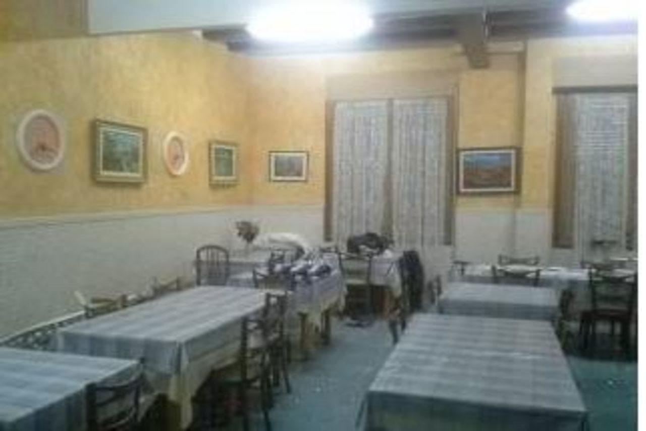 Neptuno Hostal Lloret de Mar Esterno foto